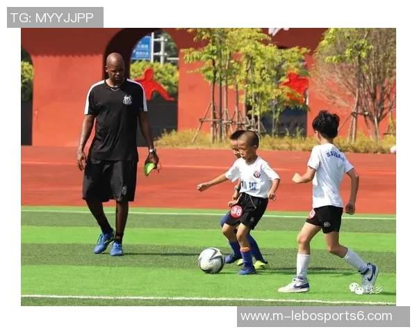 足球试训：如何在短时间内展现你的潜力与技巧赢得教练青睐